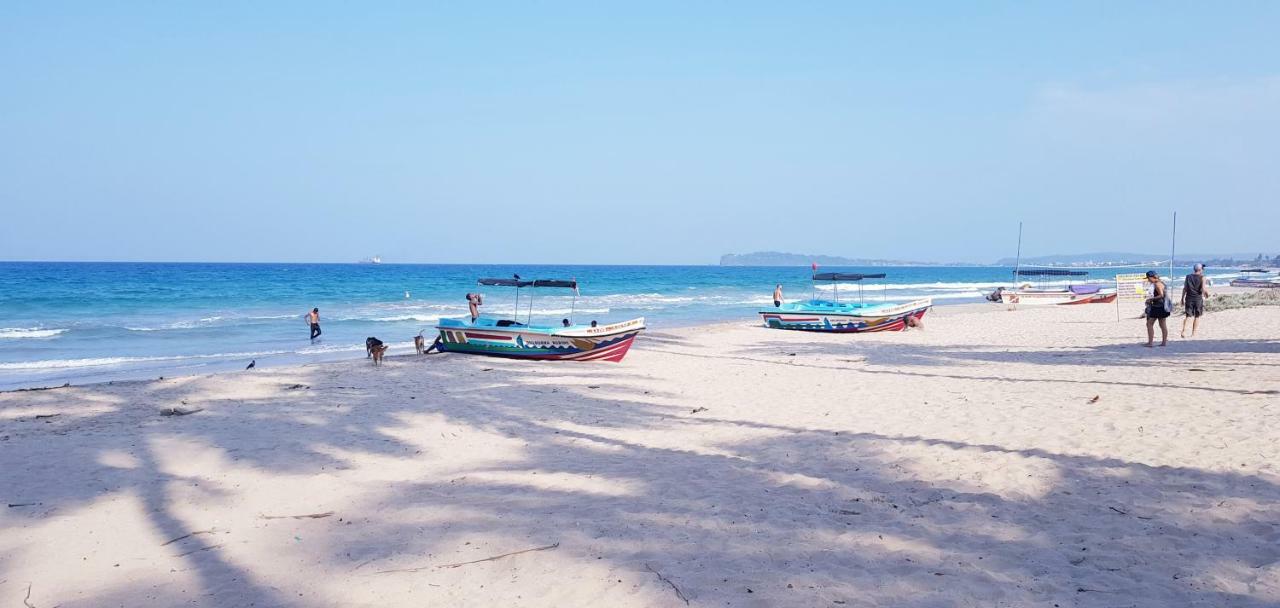 Breeze Guest House Trincomalee Exterior foto
