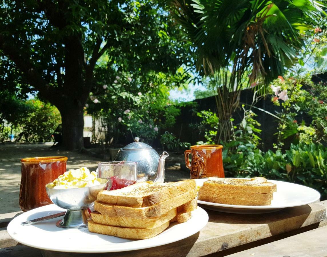 Breeze Guest House Trincomalee Exterior foto